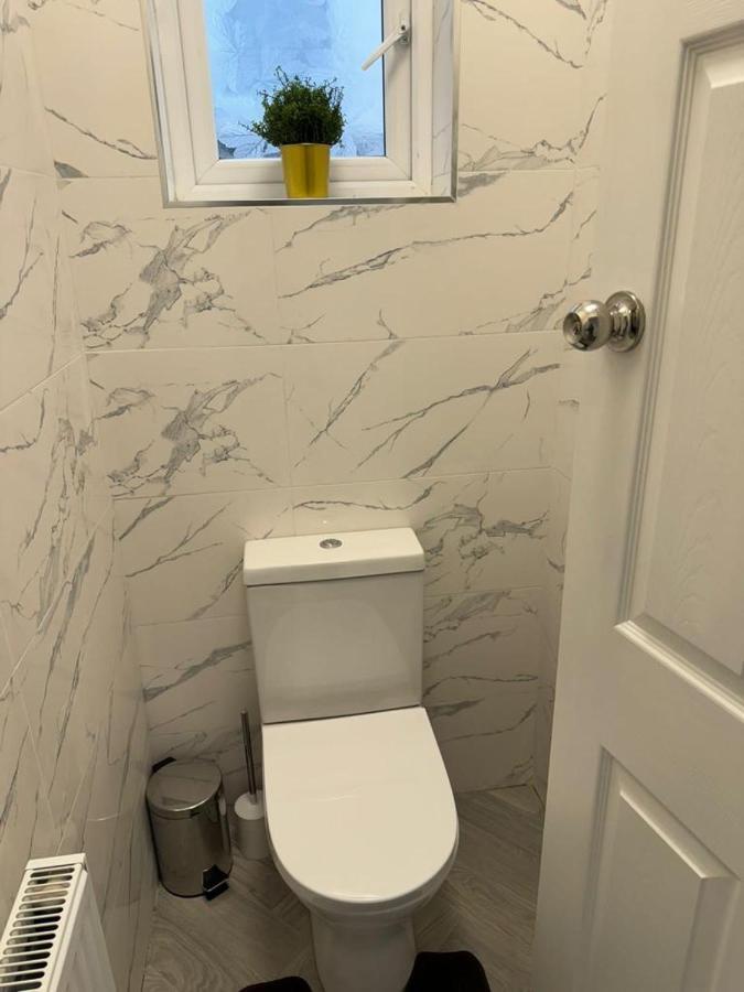 New Southgate Smart Guest Rooms Fast Access To Central London Via Piccadilly Line מראה חיצוני תמונה