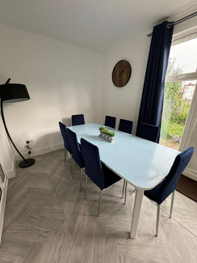 New Southgate Smart Guest Rooms Fast Access To Central London Via Piccadilly Line מראה חיצוני תמונה