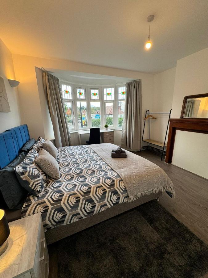 New Southgate Smart Guest Rooms Fast Access To Central London Via Piccadilly Line מראה חיצוני תמונה