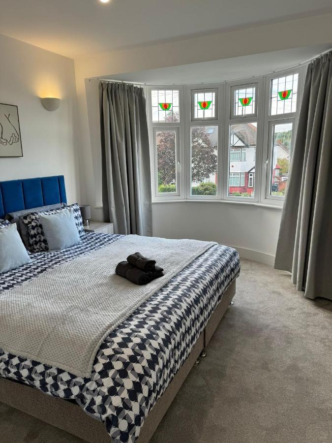 New Southgate Smart Guest Rooms Fast Access To Central London Via Piccadilly Line מראה חיצוני תמונה
