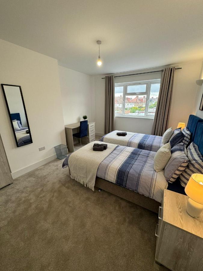 New Southgate Smart Guest Rooms Fast Access To Central London Via Piccadilly Line מראה חיצוני תמונה