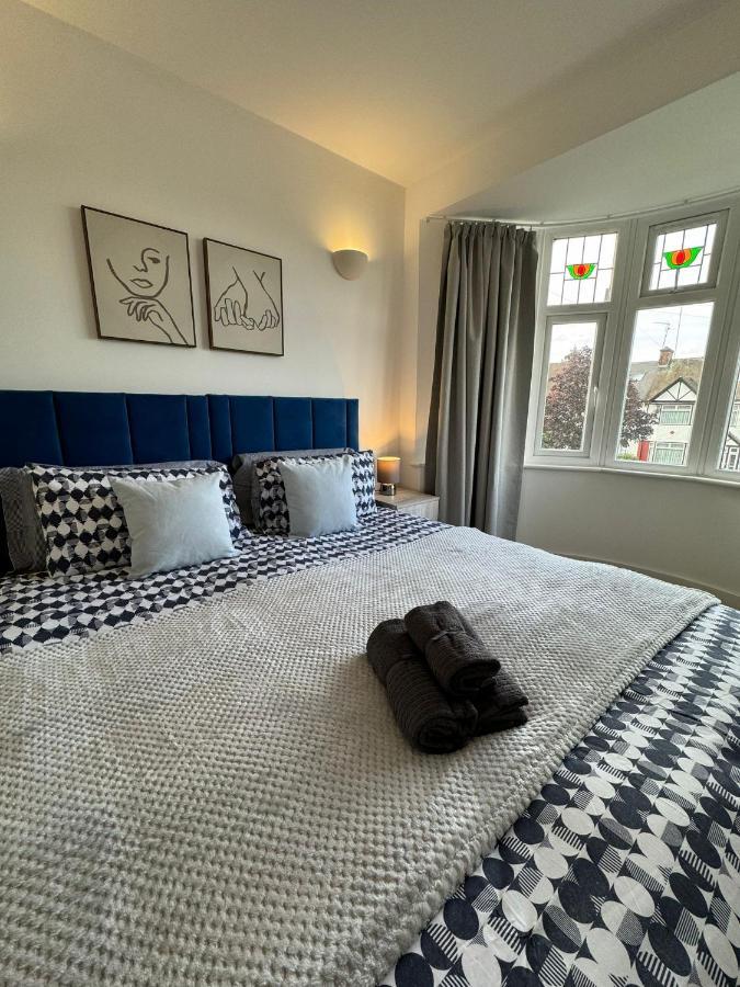 New Southgate Smart Guest Rooms Fast Access To Central London Via Piccadilly Line מראה חיצוני תמונה